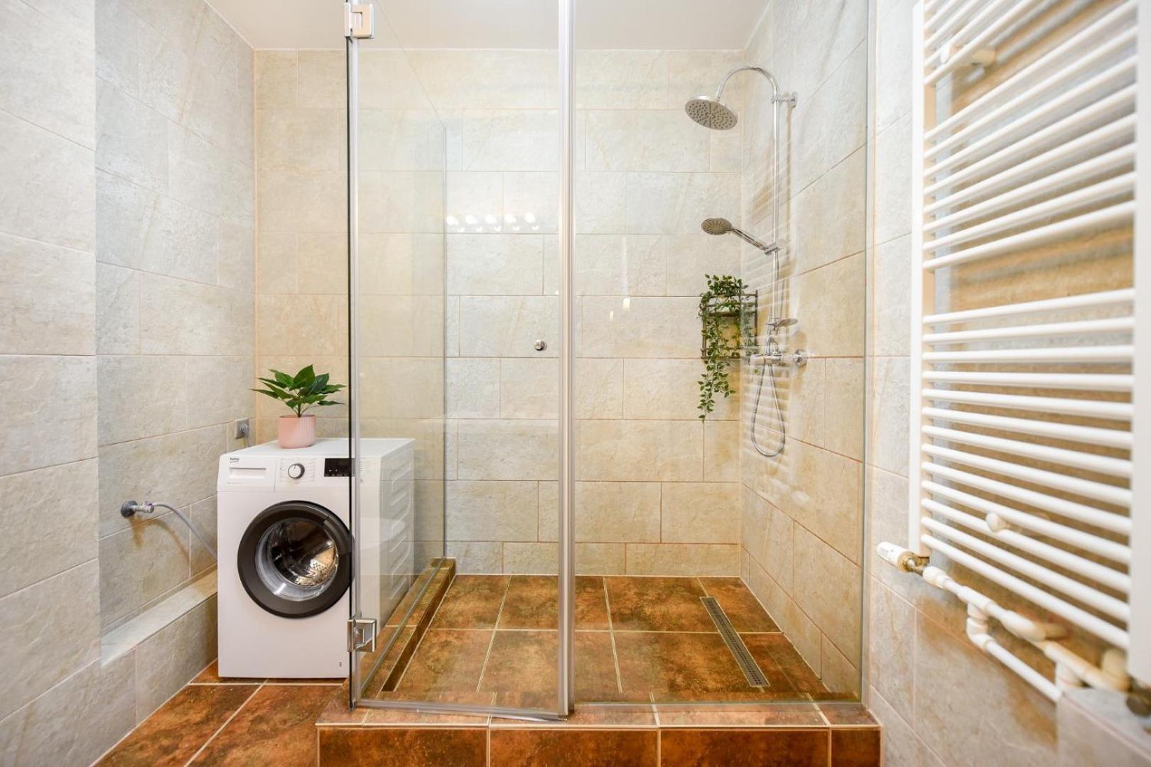 Historic Charm, Modern Comfort - Accommodation In The Heart Of The Old Town Boekarest Kamer foto