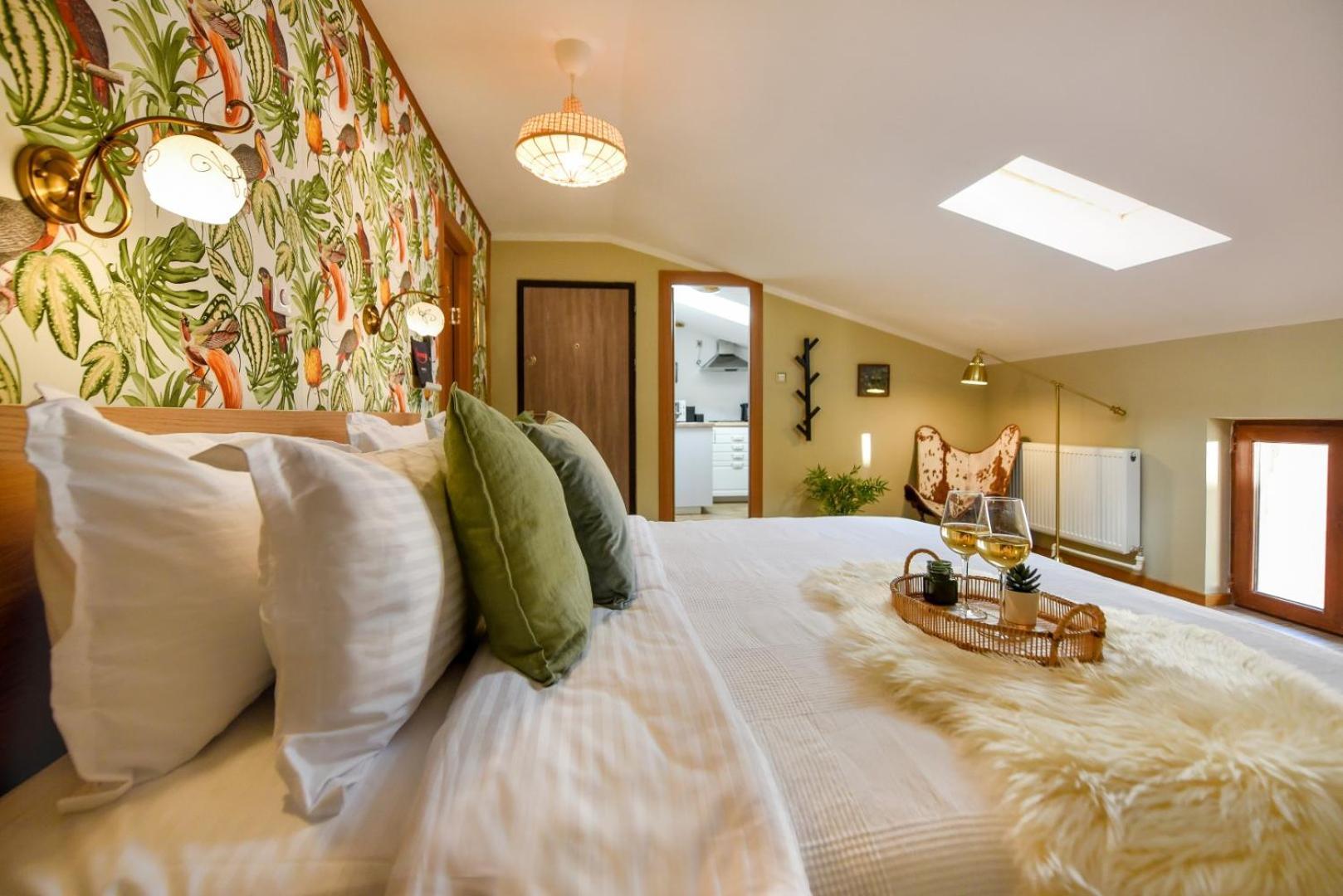 Historic Charm, Modern Comfort - Accommodation In The Heart Of The Old Town Boekarest Kamer foto
