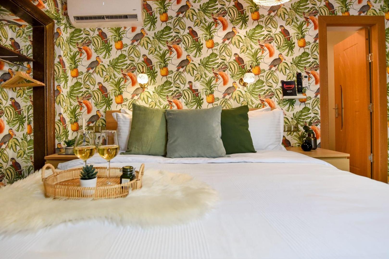 Historic Charm, Modern Comfort - Accommodation In The Heart Of The Old Town Boekarest Kamer foto